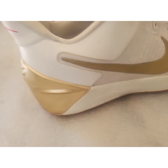 52425-107 Nike Kobe A.D. White/Metallic Gold Big Stage Size 9 - Picture 7 of 16